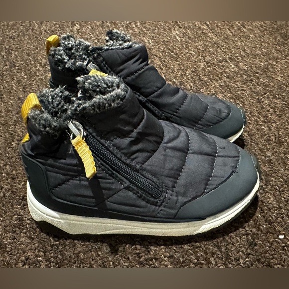 EUC Zara Baby boys 6.5 Winter sneaker insulated boots waterproof rain shoes 22 - Picture 1 of 5